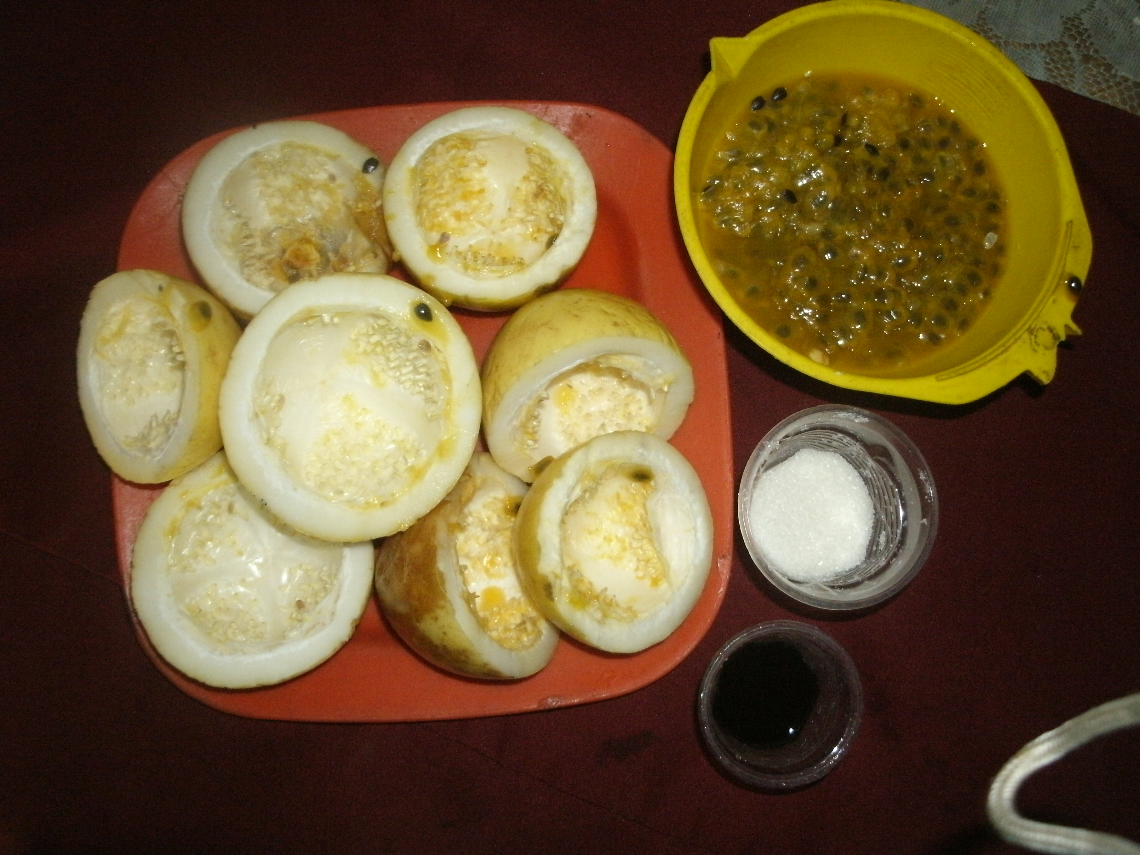 Jugo a base de la cascara de parchita// Juice made from the peel of ...