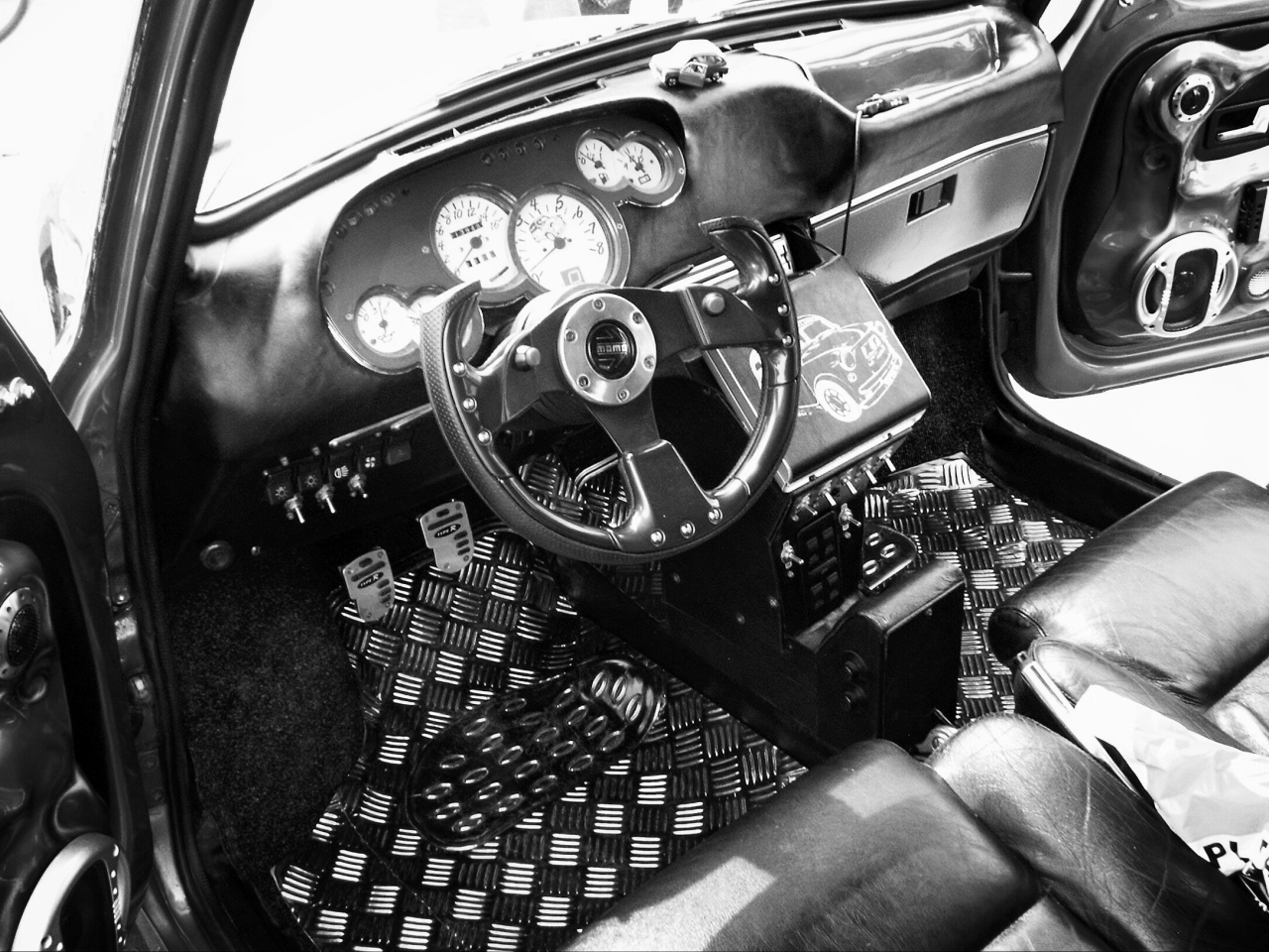 20190817_233858_bw.jpg