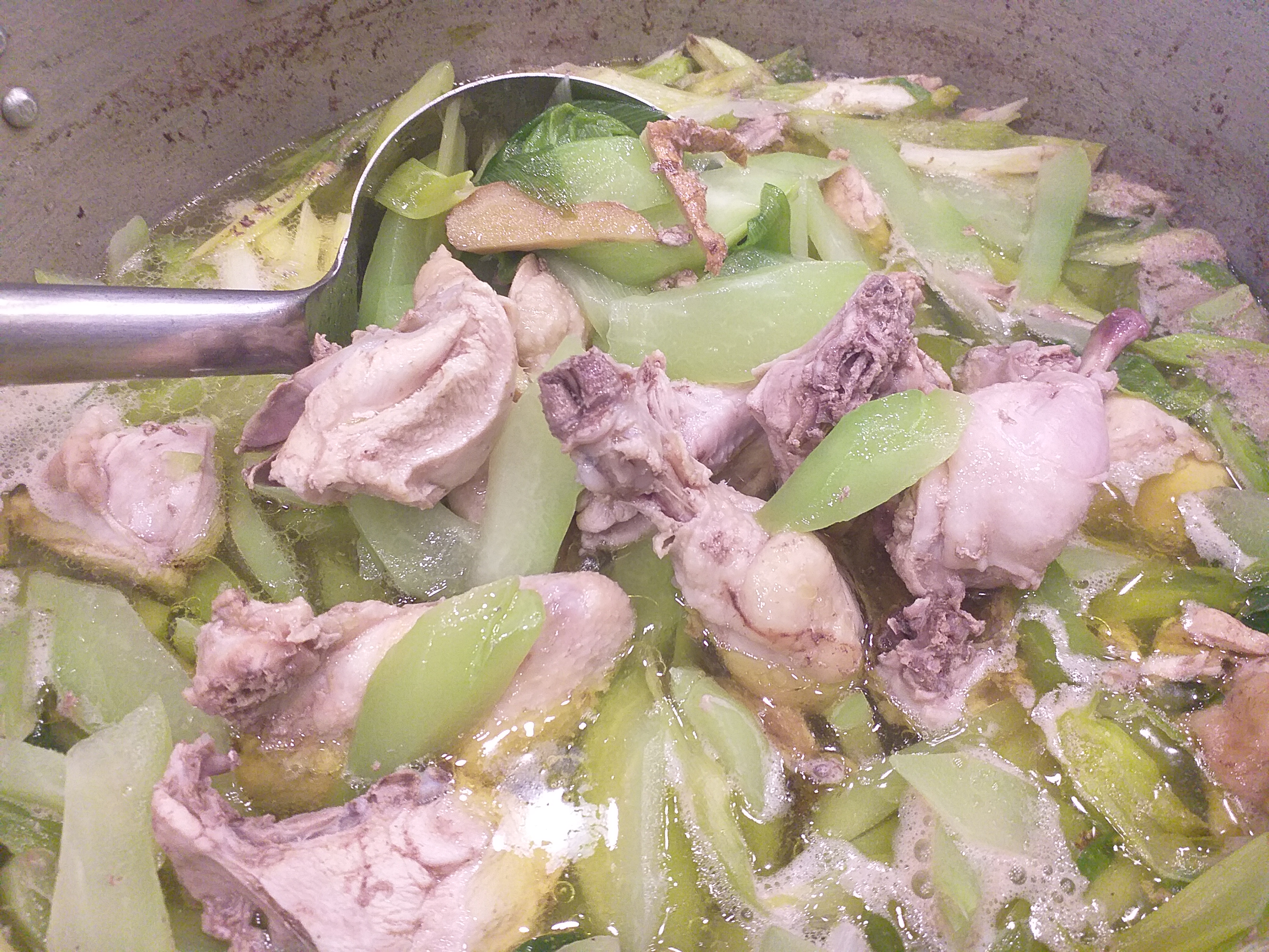 Cooking Chicken Tinola Filipino Chicken Soup For The Lunch Of 80 Persons Hive