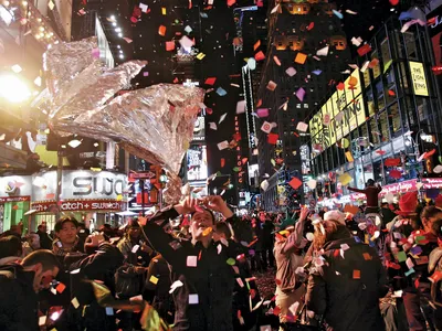 Fireworks-confetti-cheering-crowd-Times-Square-New-January-1-2007.webp