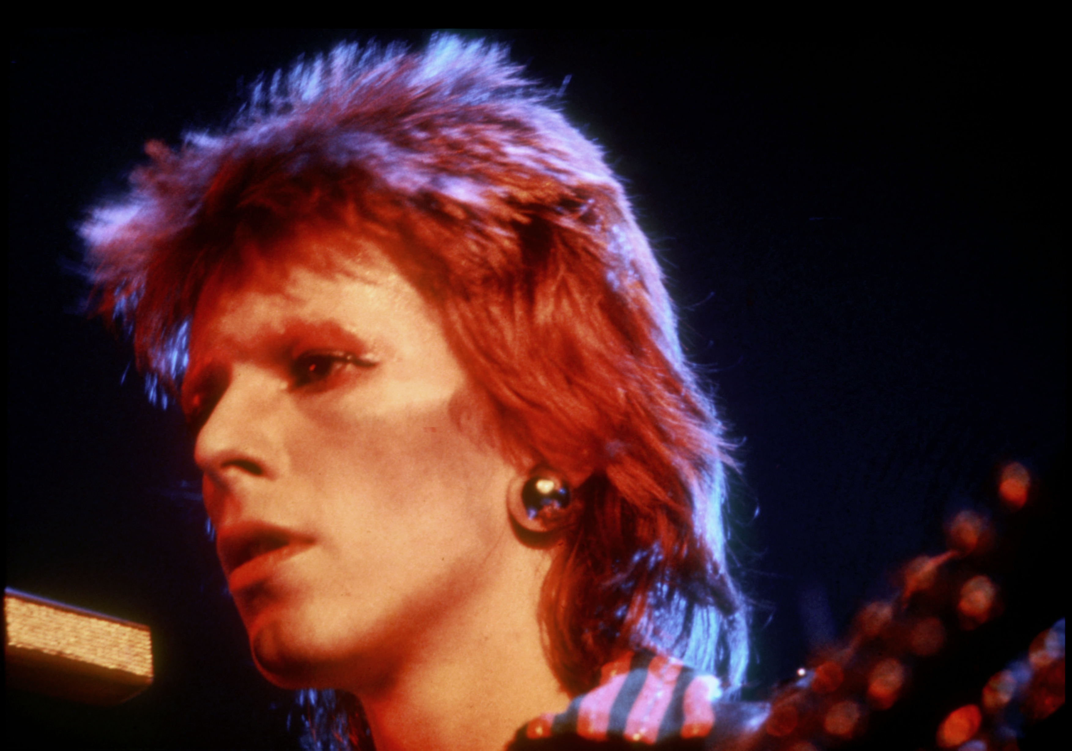 1560980573074-david-bowie.jpg