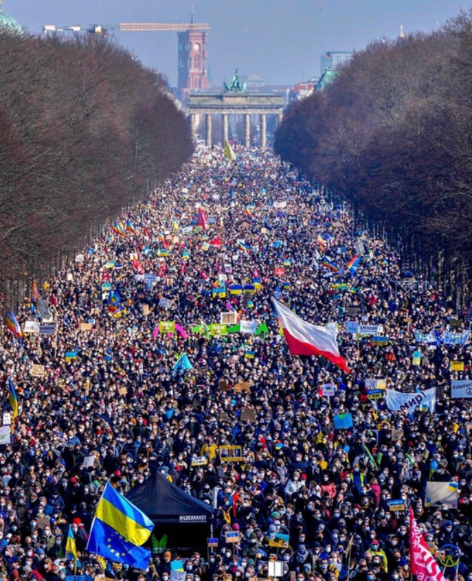  "Berlin protestors.png"