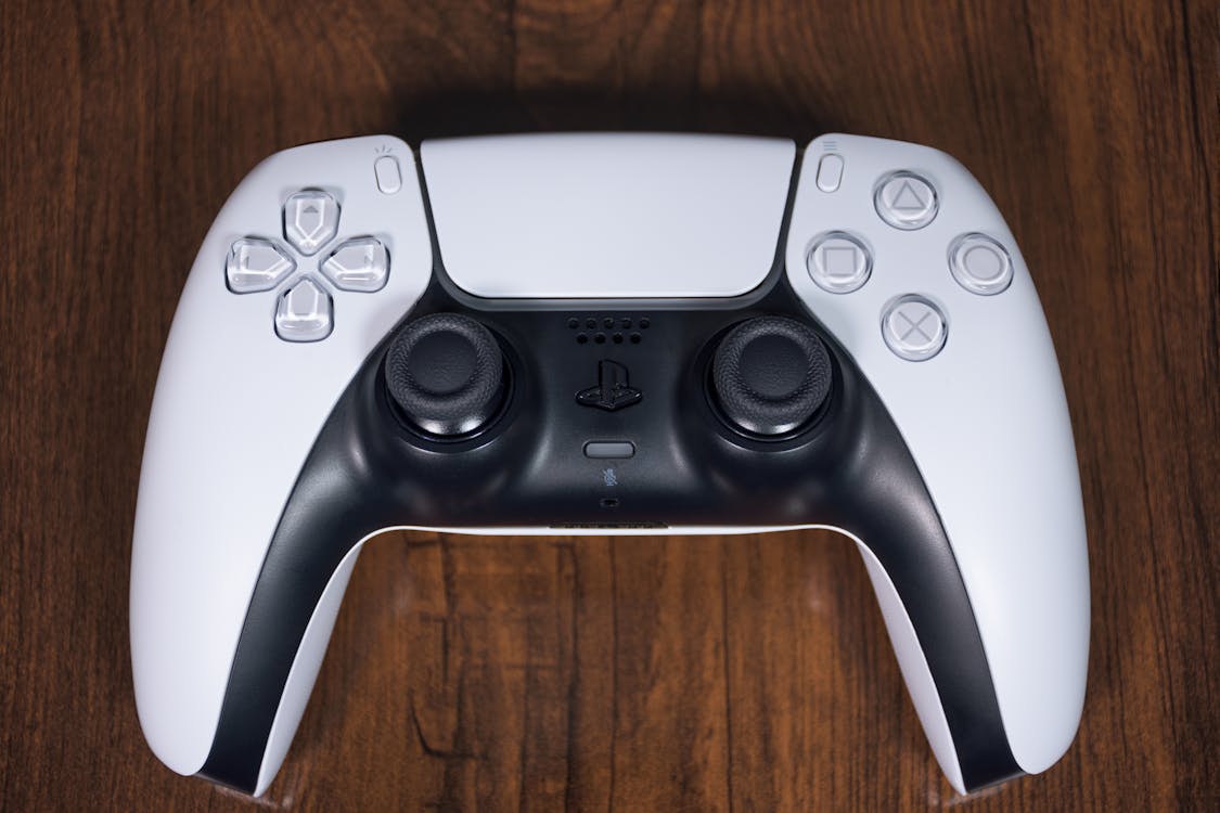 free-photo-of-close-up-of-gaming-controller-and-mouse-in-monochrome (2).jpeg