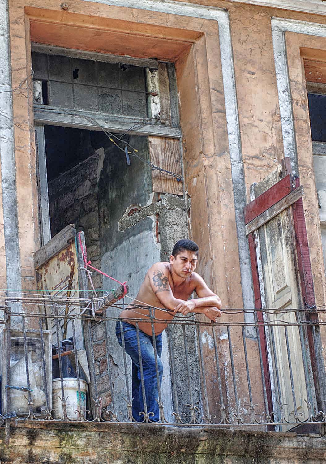 gente en los balcones 2.jpg