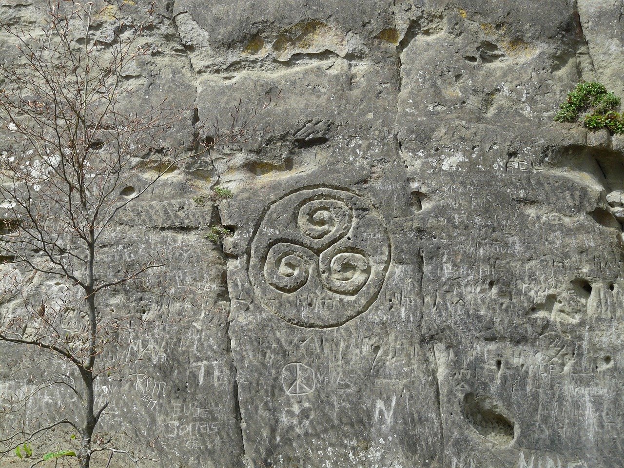 stone-gac99eb906_1280.jpg