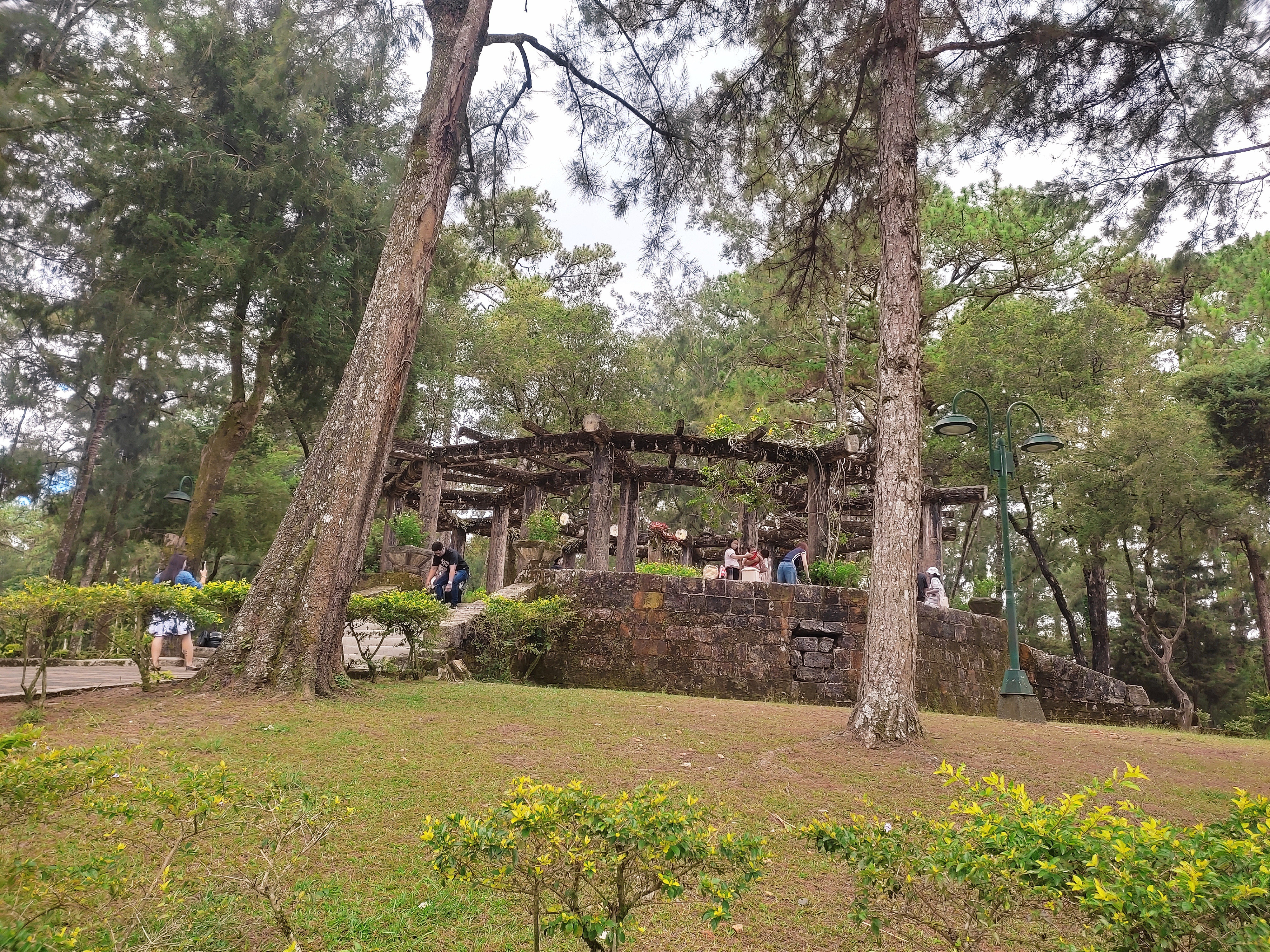 The gazebo in Wright Park. Stayed there for lunch.







#dbuzz #palnet #neoxian ...