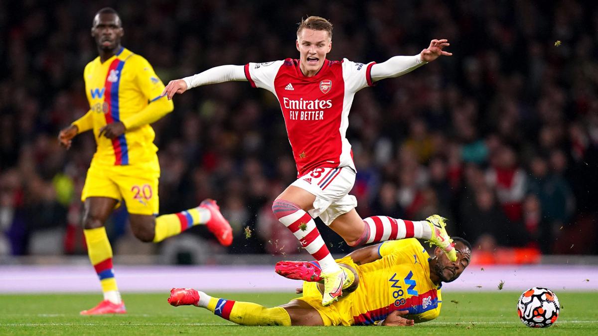 premier-league-arsenal-crystal-palace-odegaard-ayew.jpg