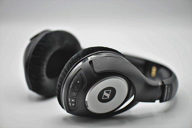 headphones-3683983_640.jpg