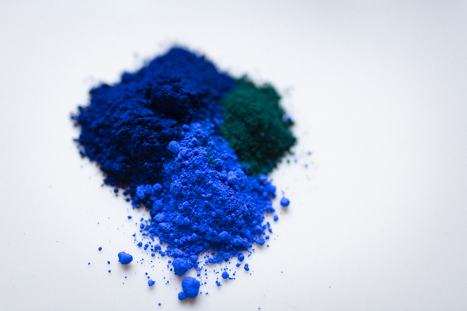 blue_dresser_antique_pigments_ultramarine_phtalon_linseedoil03.jpg