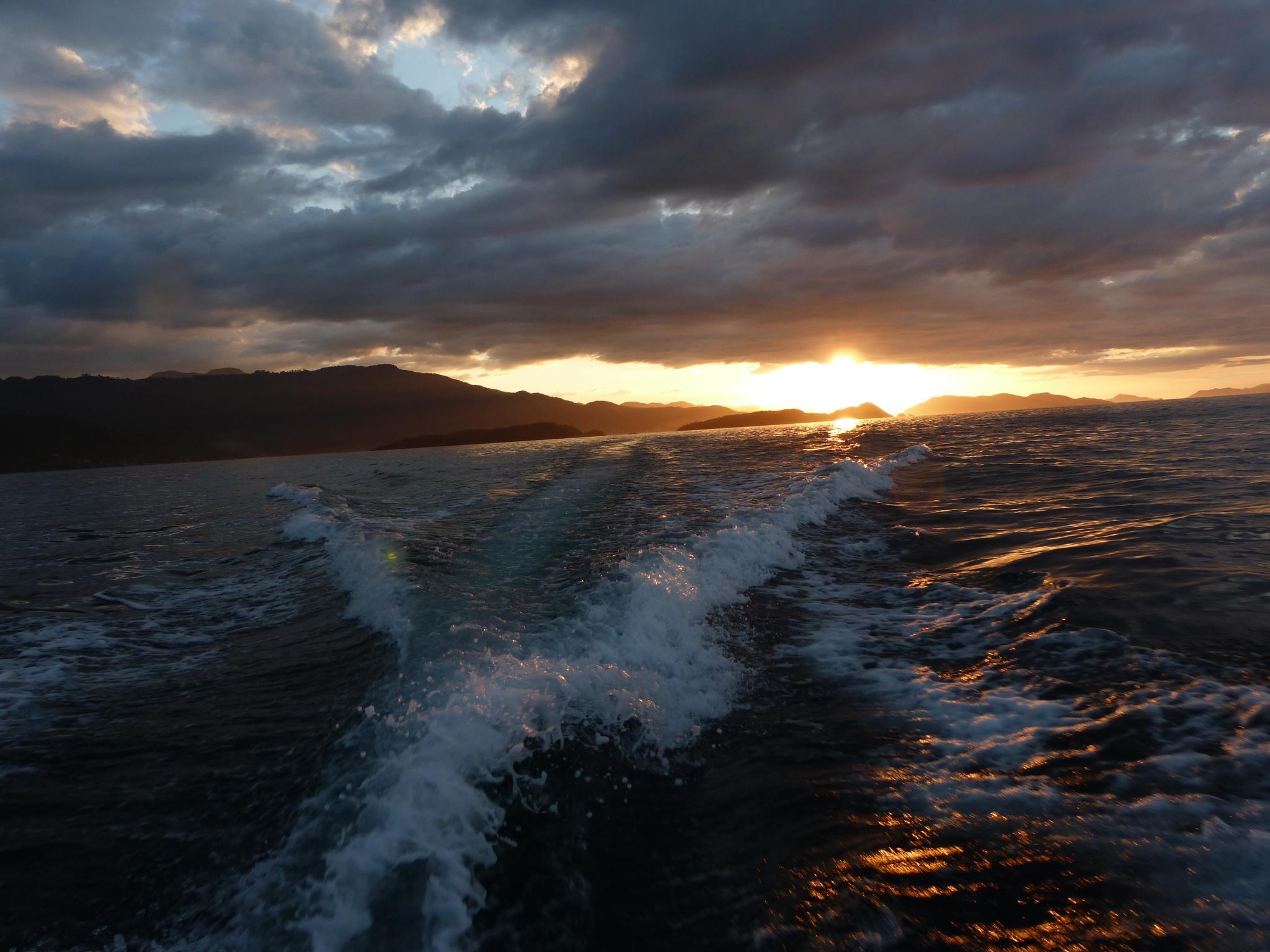 agua en el crepusculo dos.jpg