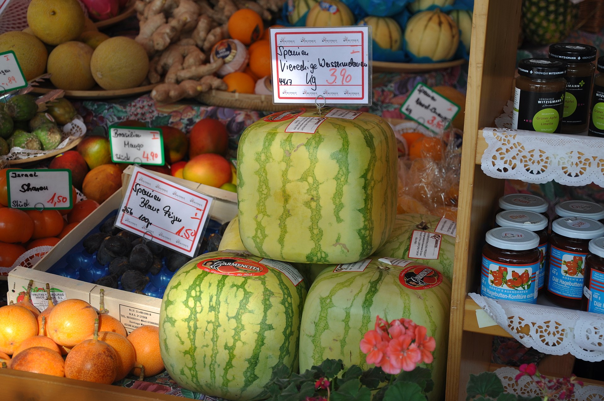 Cube_Watermelons_for_Sale_in_Munich,_Germany_Market.jpg