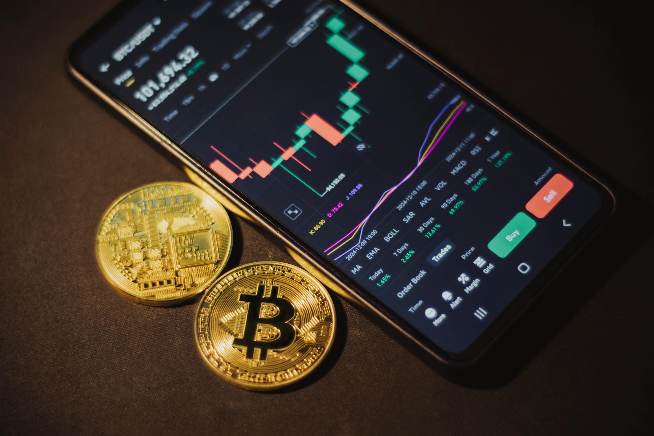 free-photo-of-cryptocurrency-trading-app-with-bitcoin-coins.jpeg