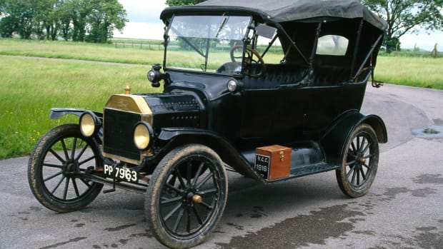 ford-model-t-four-seat-tourer-motor-car-1916.jpg