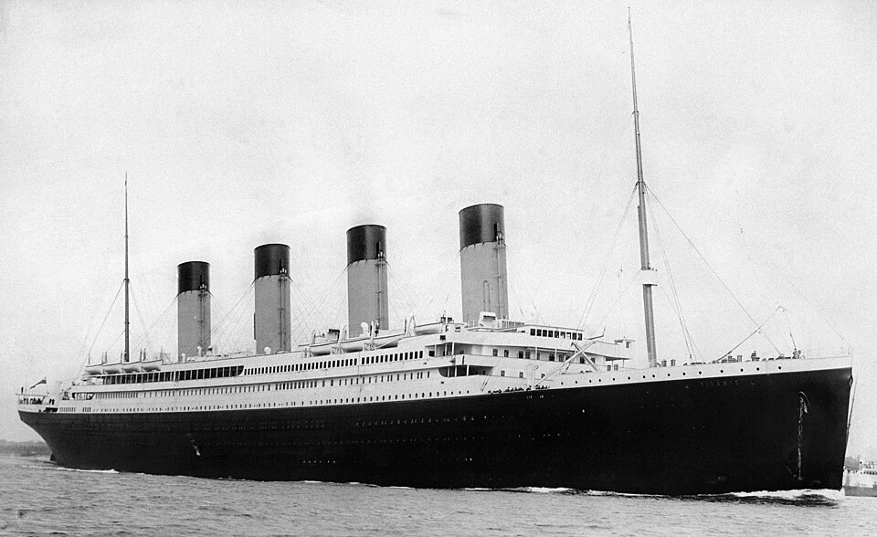 RMS_Titanic_3_(cropped_to_ship).jpg