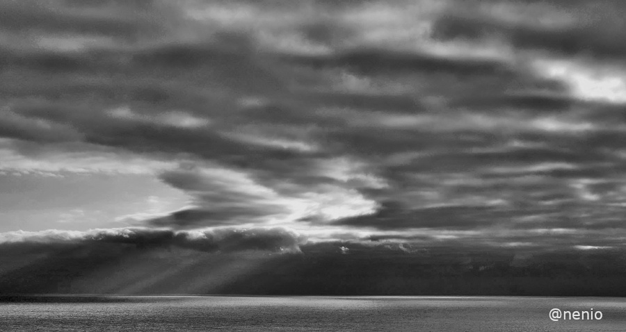 sunrays-clouds-001-bw.jpg