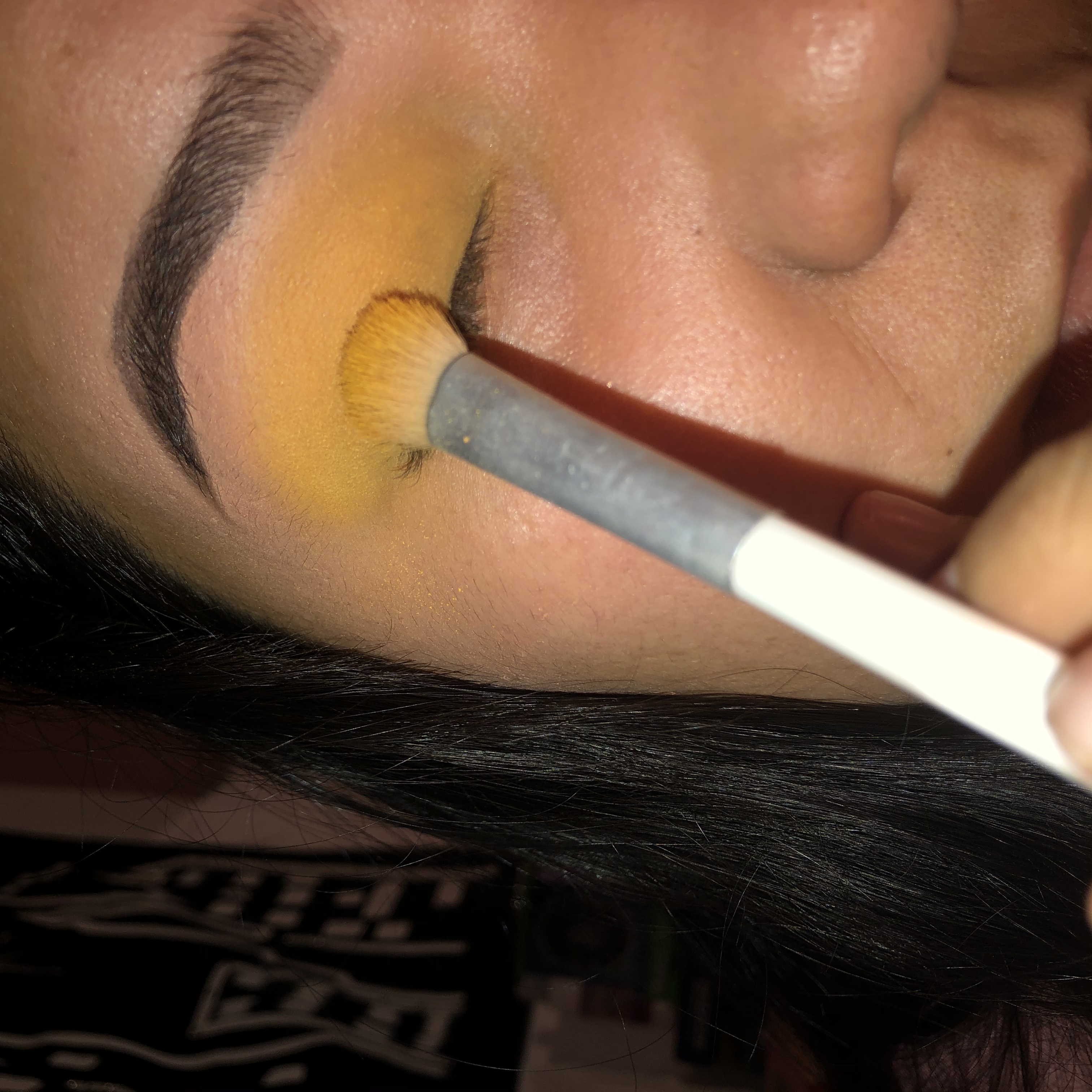 maquillaje amarillo sencillo