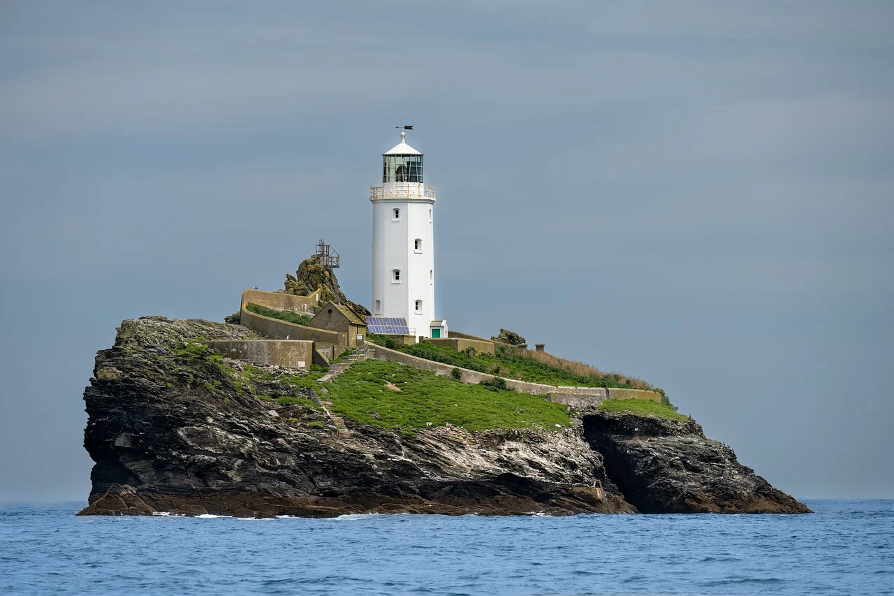 lighthouse-8191282_1280.webp