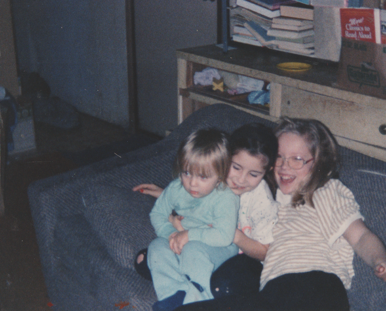 1991-12-31 - Crystal, Katrina, Katie, in the 163 living room on a gray couch by the yellow tan dresser.png