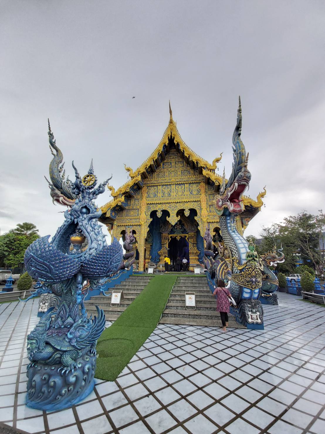 Wat Rong Suea Ten.jpg