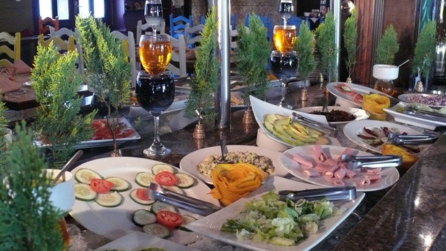 Salad-bar-hive