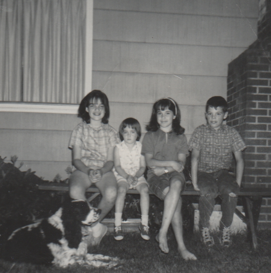 1964-07 - Karen, Tracey and Kristy Holaas, Brian, Speckles dog, Polk St, Eugene.jpg