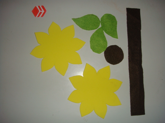 COMO HACER UN LINDO GIRASOL CON FOAMI // HOW TO MAKE A CUTE SUNFLOWER WITH  FOAMI. (ESP // ENG) @hectorher — Hive