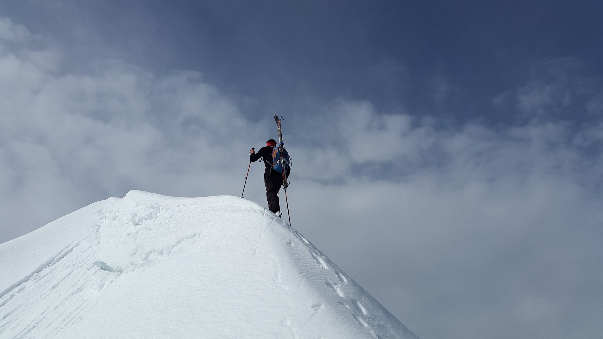 backcountry-skiiing-g83c7fd305_1920.jpg