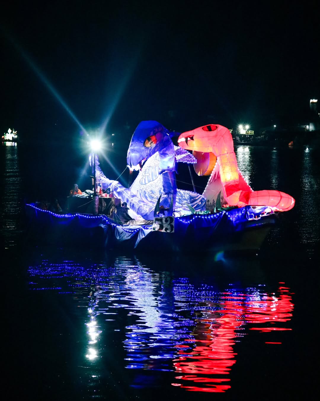 Algunas capturas que logré hacer en la noche Valdiviana de este 2025  ..... #nochevaldiviana #nochevaldiviana2025 #nochevaldiviana2025   #valdivia #valdívia #valdiviachile #barco #luces #nochedeluces.heic (1).jpg
