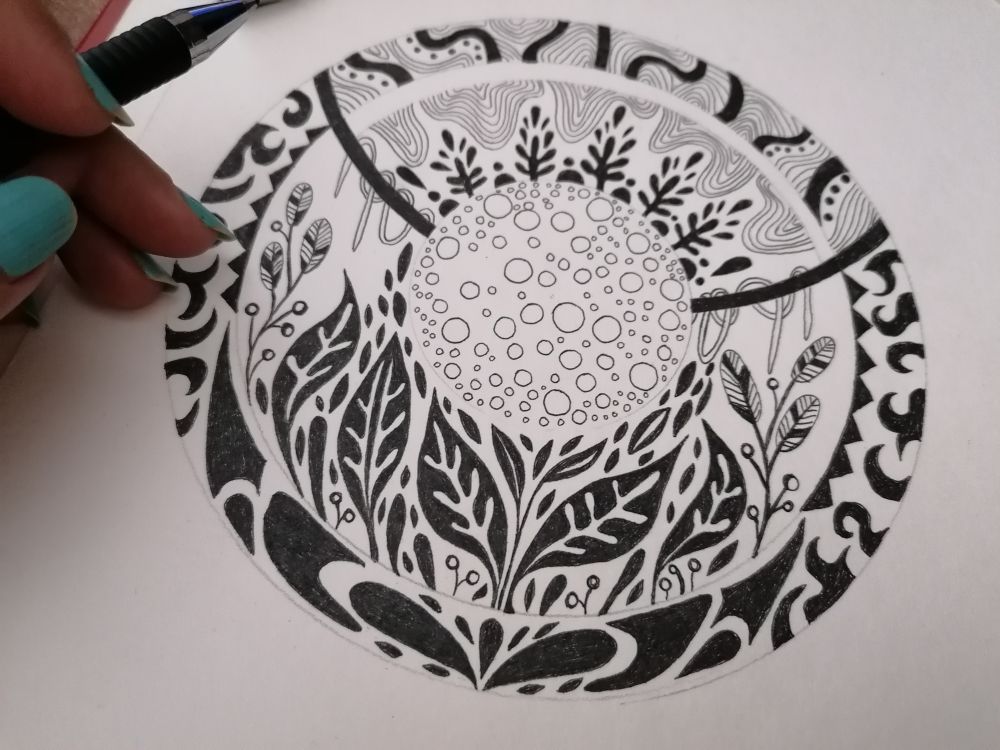 Pencil drawing in a circle /pencil drawing/drawing - YouTube | Pencil  drawings of flowers, Circle drawing, Circle pattern