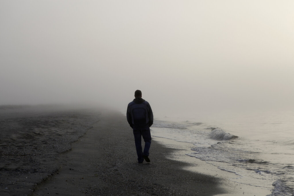 hombre-perdido-playa-1024x683.jpg