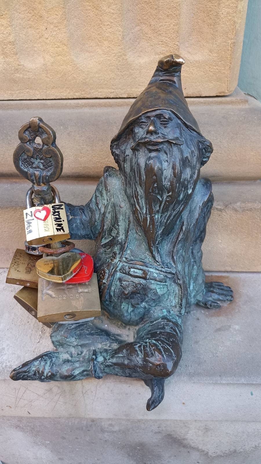 There are many bronze gnomes in the city of Wroclaw. — Hive