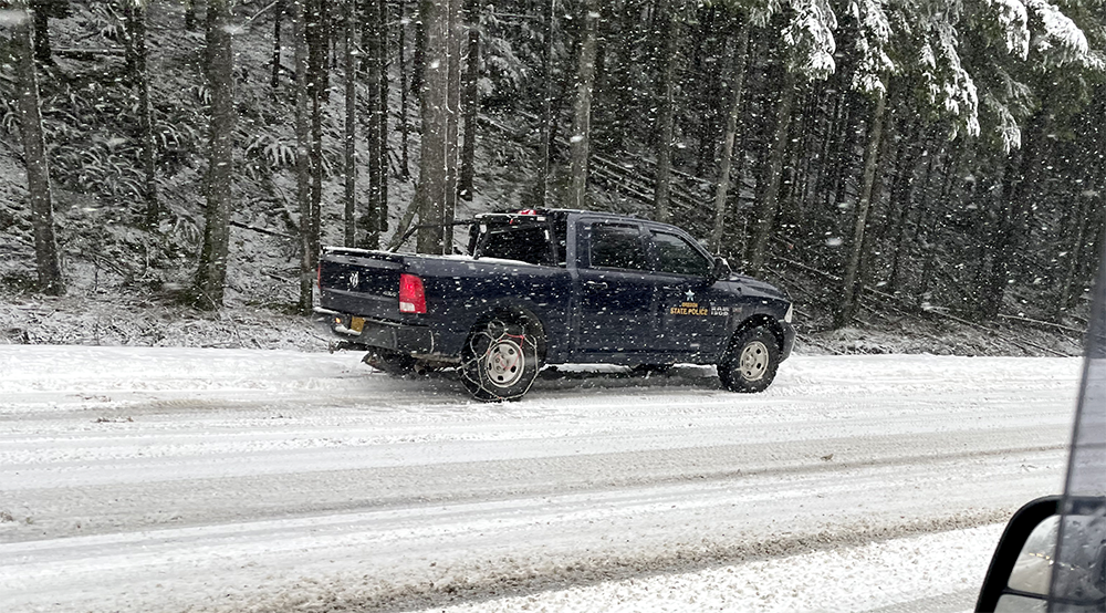 Snow—Putting On Snow Chains.png