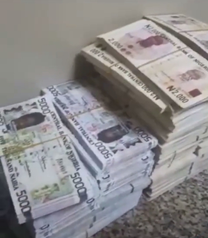 @justina7osun/central-bank-of-nigeria-secretly-prints-new-currencies-amidst-financial-crises