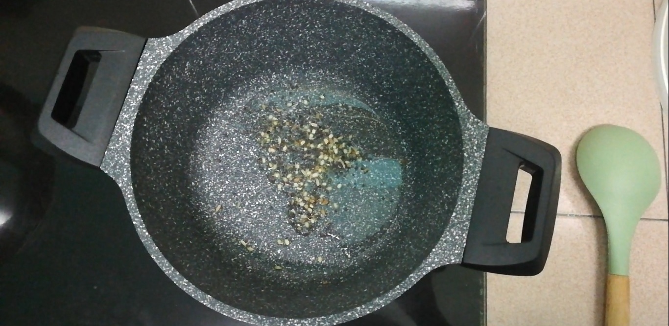 2 - mustard seeds methi seeds cumin seeds urad dal aka minapappu aka split black lentils.jpg