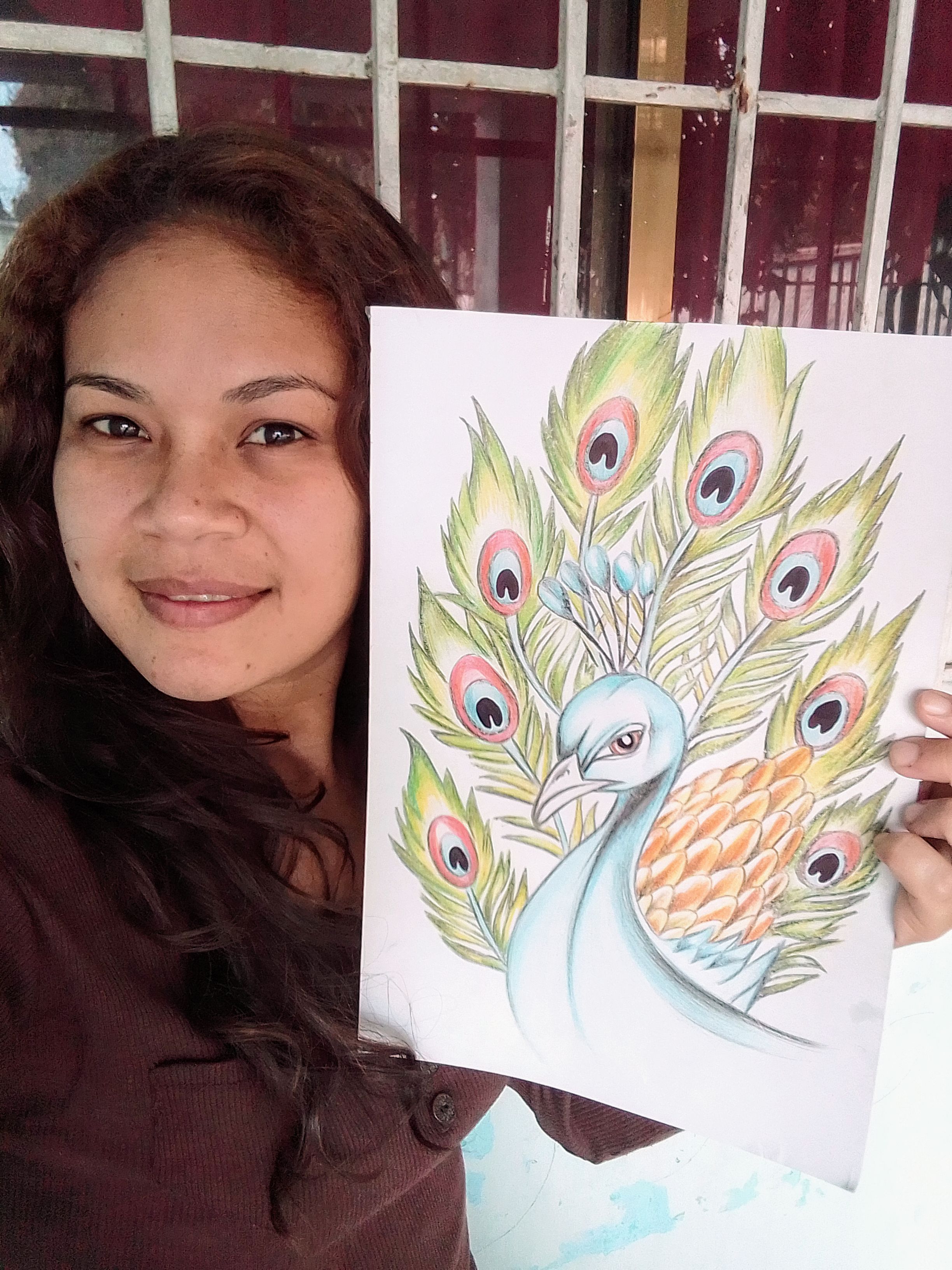 Tutorial: Cómo dibujar un elegante pavo real en cartulina para decorar//  How to draw an elegant peacock on cardboard to decorate. — Hive