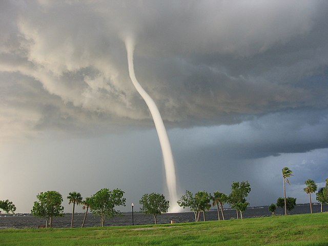 640px-Punta_Gorda_waterspout.jpg