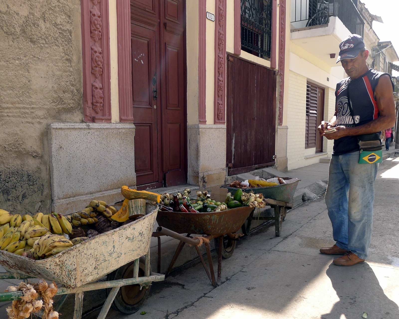 36 peasant sells fruits cuba matanzas.jpg