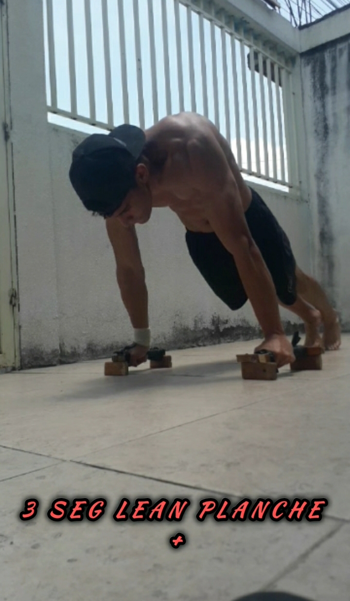 Screenshot_20250413-234100_Photos.jpg