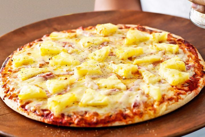 bacon-cheddar-and-pineapple-pizza-77250-1.jpeg