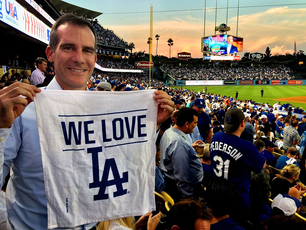  "Los_Angeles_Dodgers_(22238787171).jpg"