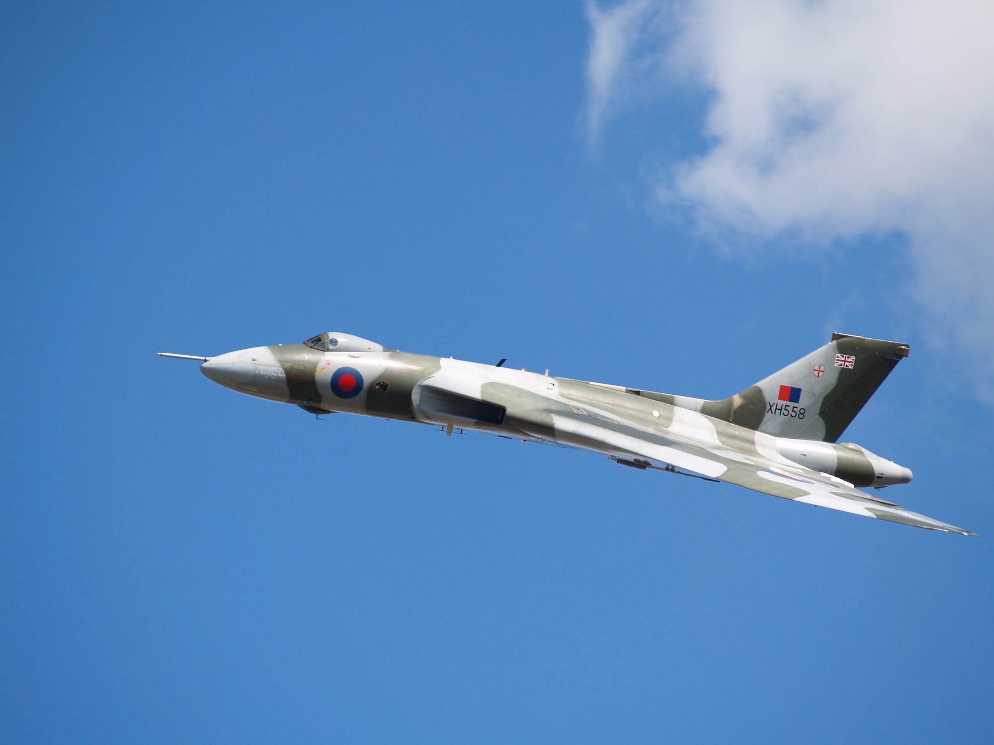 bomber-vulcan-aircraft-aeroplane-51943.jpeg