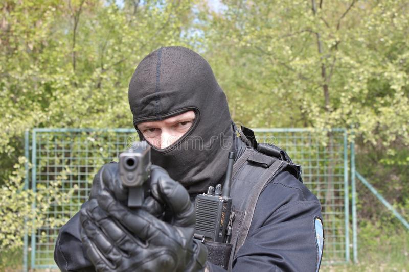 swat-police-officer-pointing-gun-camera-close-up-40125263.jpg