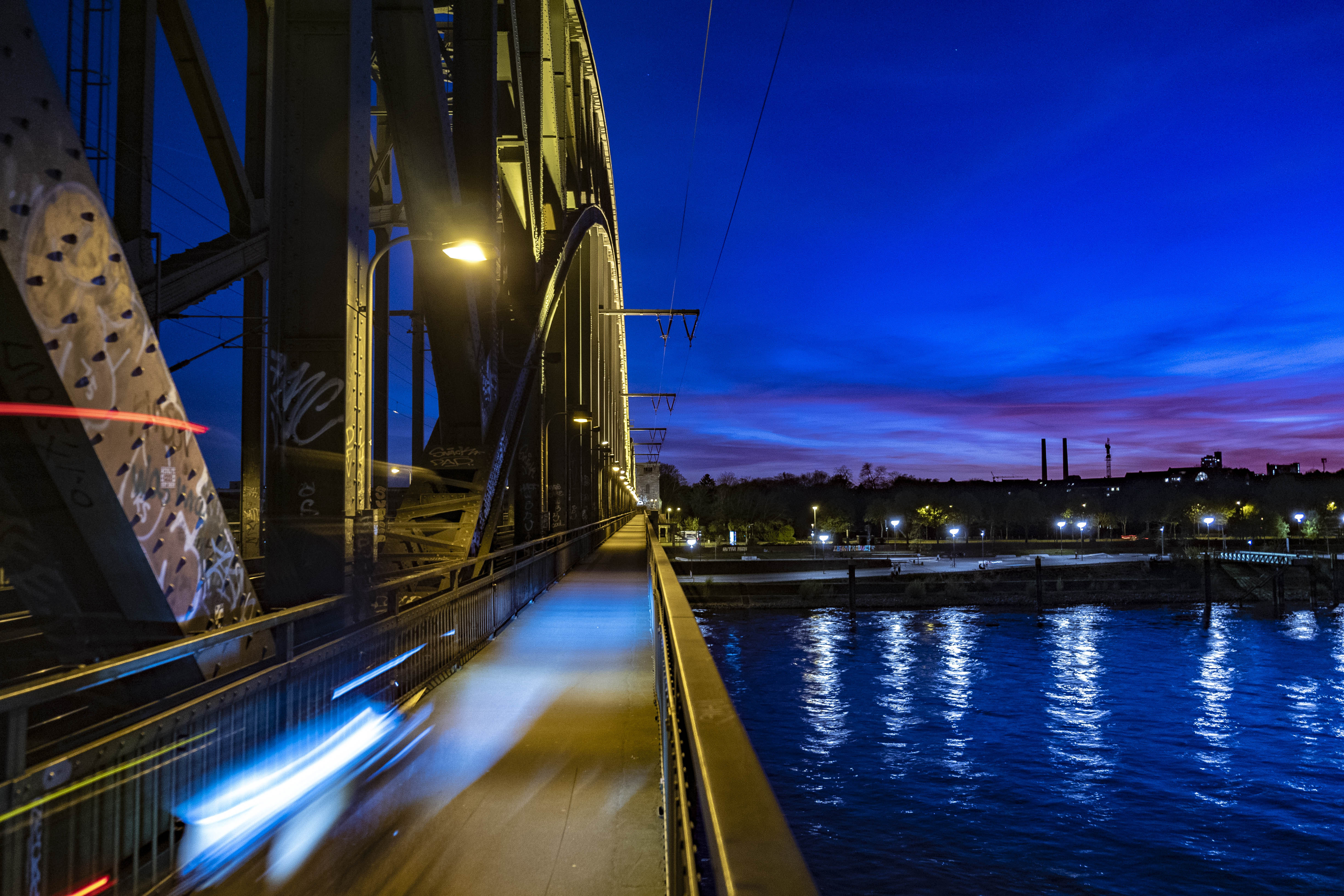 DSCF0085_Rhein_Suedbrücke_Bunt.jpg