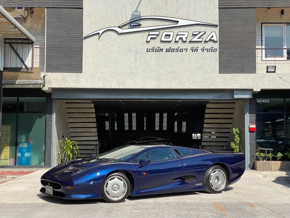 xj220-2.jpg