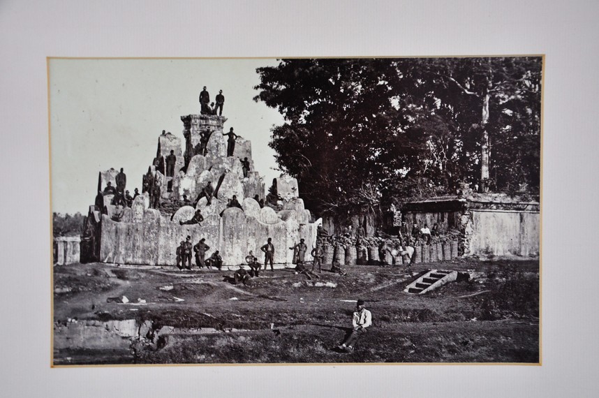 Arsip_foto_Gunongan_saat_pendudukan_Hindia_Belanda_di_akhir_1890-an-1.jpg