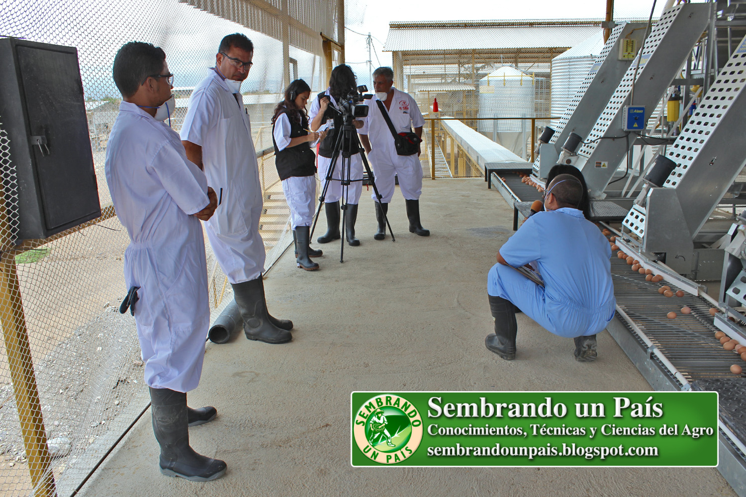 11 grabando en granja AT.jpg