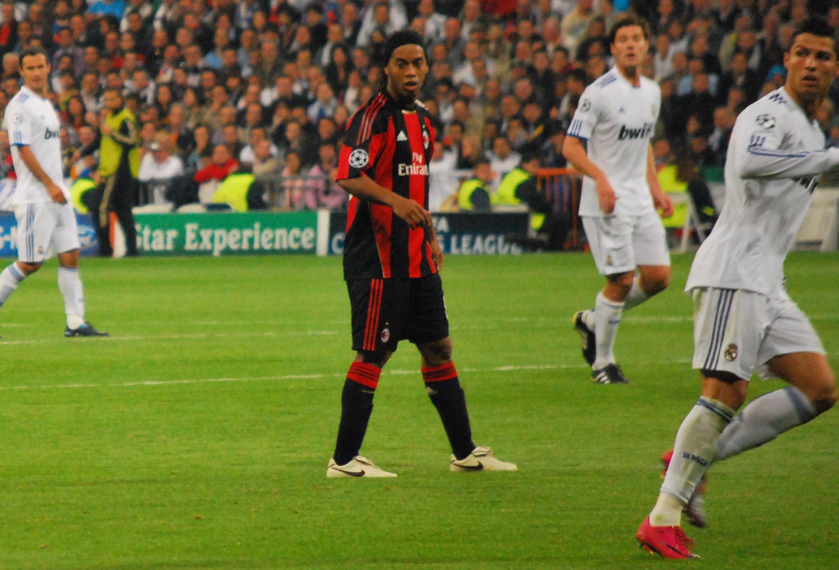 Ronaldinho_and_Cristiano_Ronaldo.jpeg