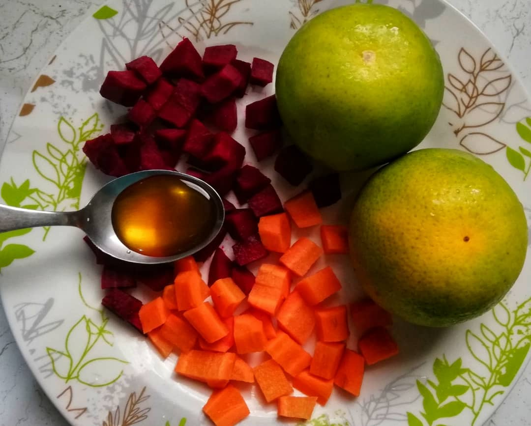 Desayunando un saludable jugo de remolacha, naranja y zanahoria (receta con  fotos explicativas) — Hive