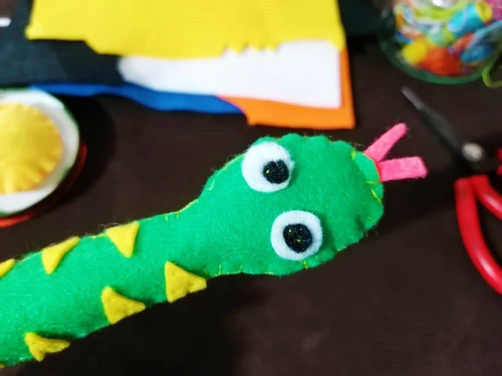 diy-felt-snake (1).jpeg