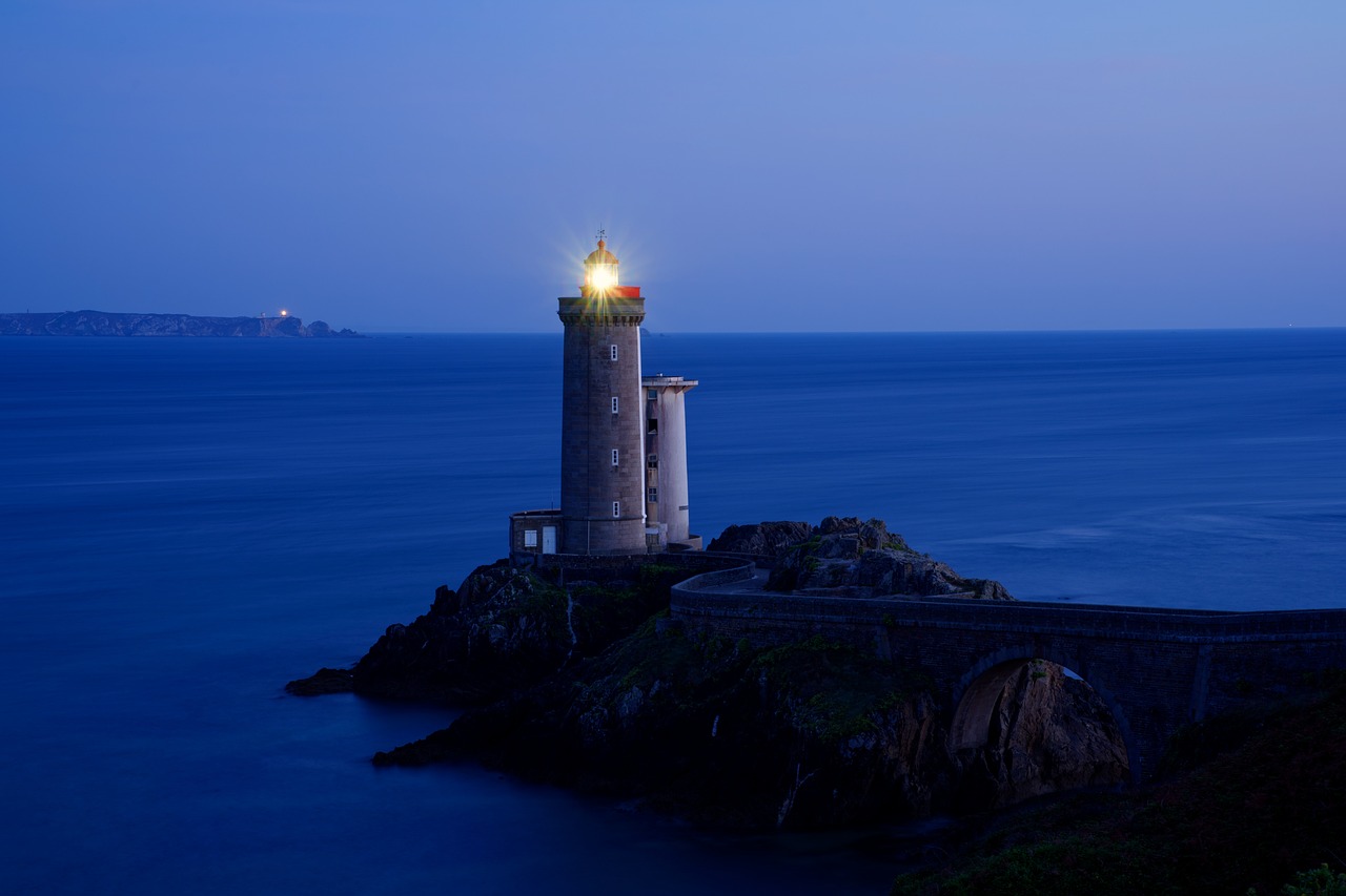 petit-minou-lighthouse-6582717_1280.jpg